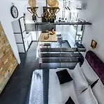 Appartement три квартала от оперного-тихий лофт-новый апарт *