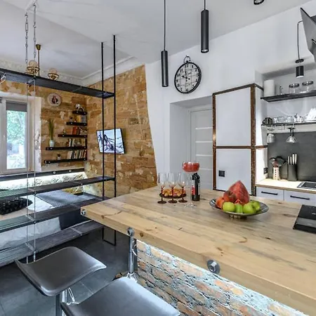 три квартала от оперного-тихий лофт-новый апарт * Одеса