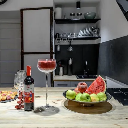 Appartement три квартала от оперного-тихий лофт-новый апарт