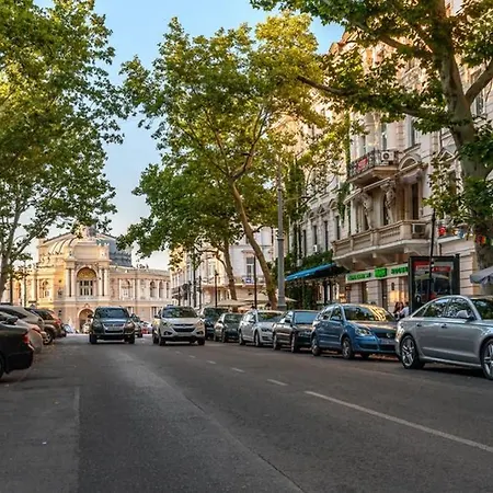 три квартала от оперного-тихий лофт-новый апарт Апартаменти Одеса