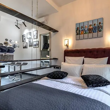 три квартала от оперного-тихий лофт-новый апарт