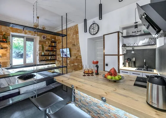 три квартала от оперного-тихий лофт-новый апарт * Odessza