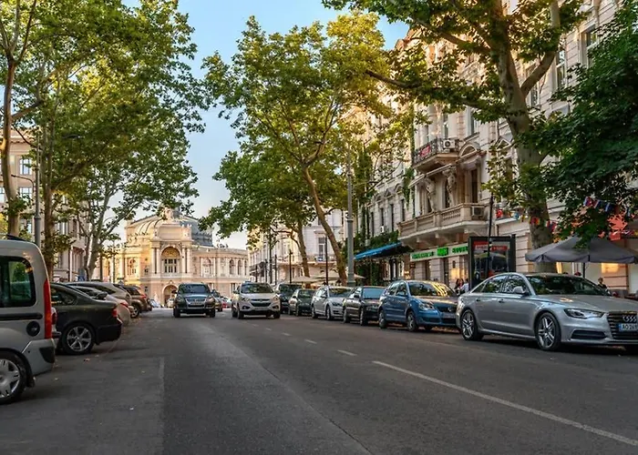 три квартала от оперного-тихий лофт-новый апарт Apartman Odessza